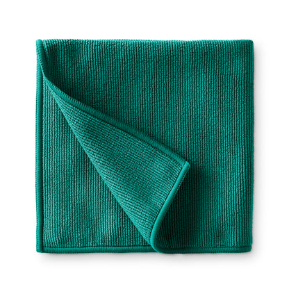 En grønn miljøklut som anbefales å foldes i fire for å få åtte rene flater å vaske med. 